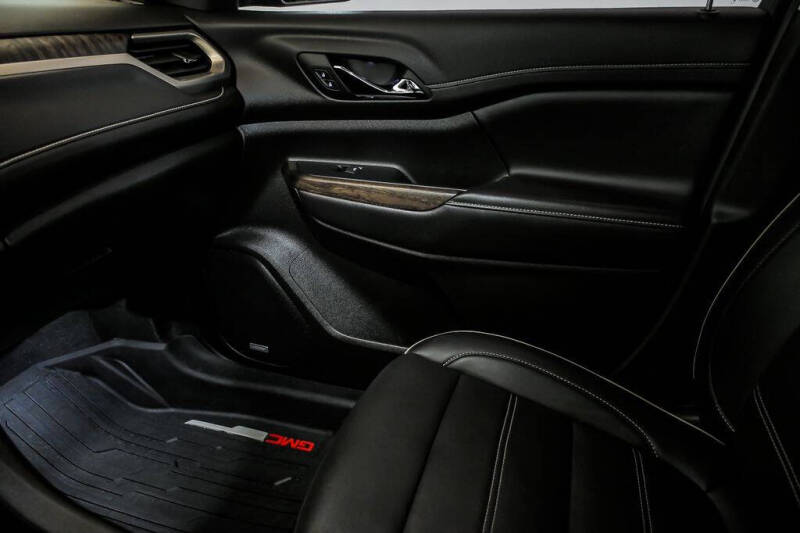 2022 GMC Acadia Denali