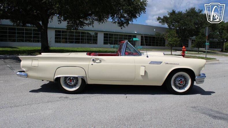 1957 Ford Thunderbird