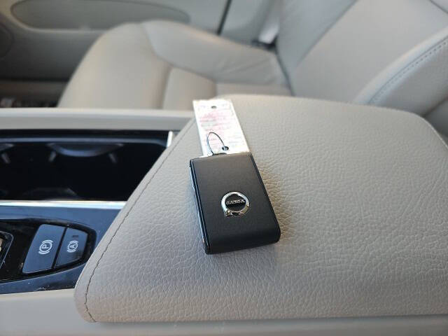 2018 Volvo XC60 T8 eAWD Momentum