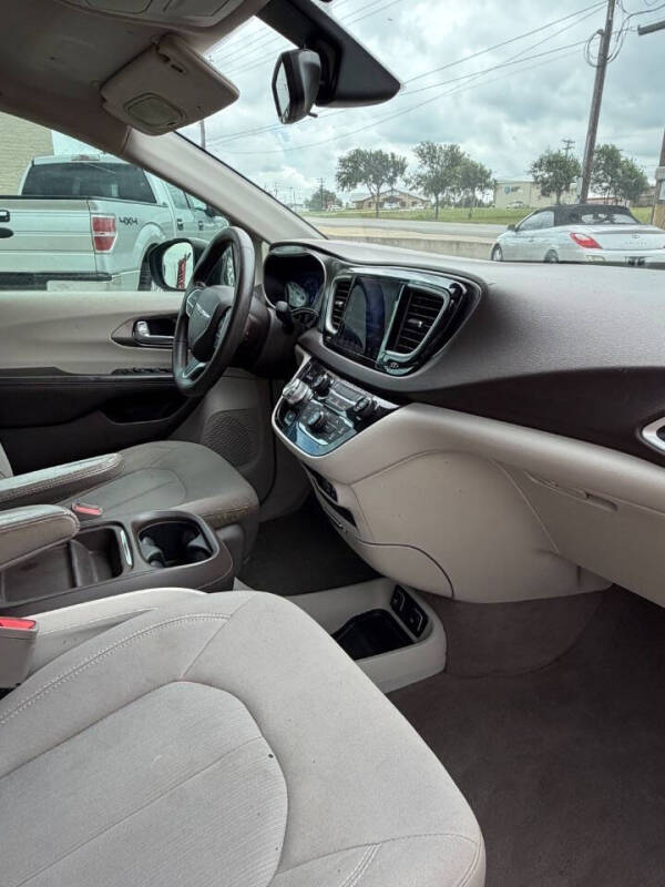 2017 Chrysler Pacifica Touring-L