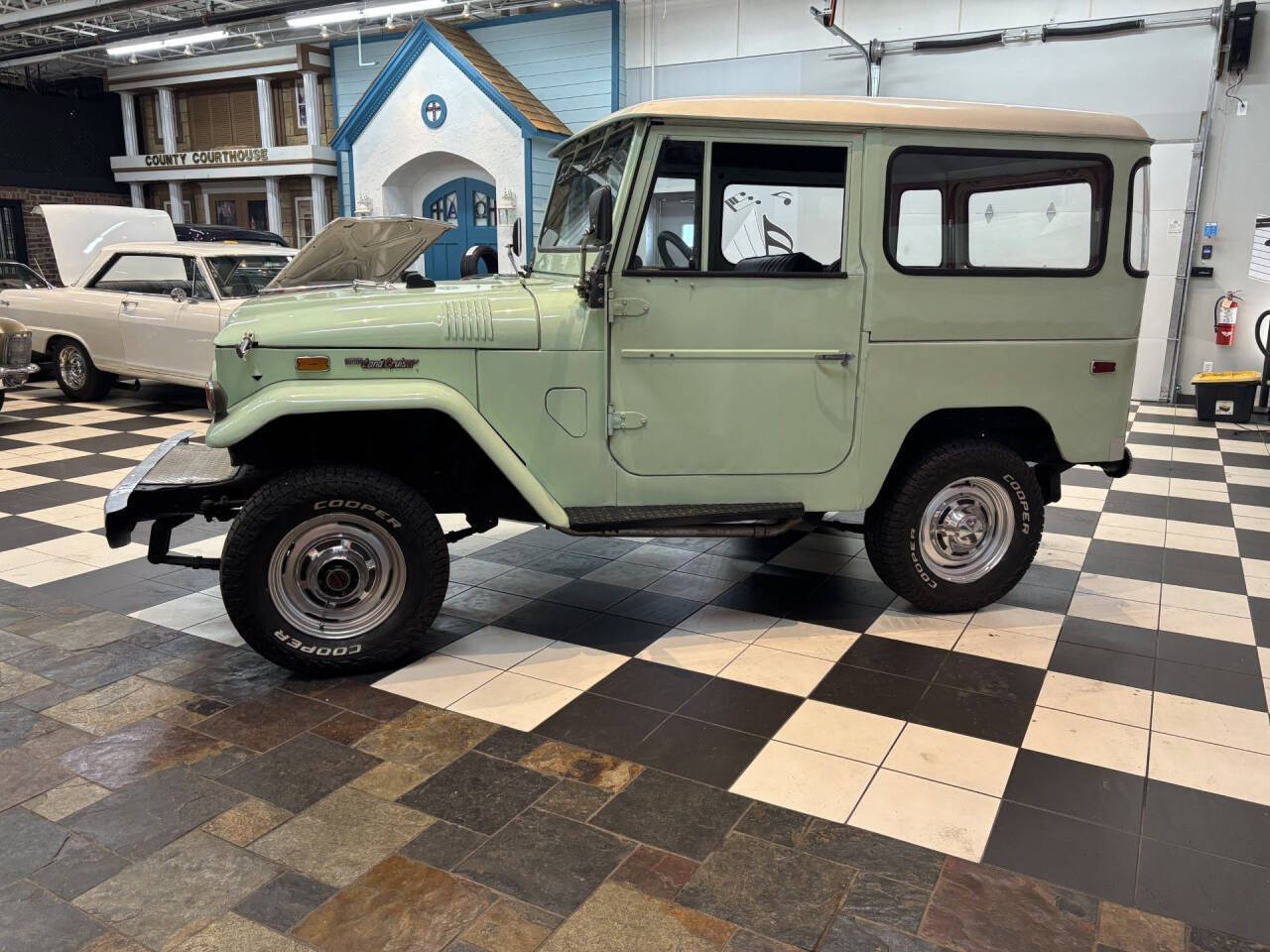1970 Toyota Land Cruiser 10