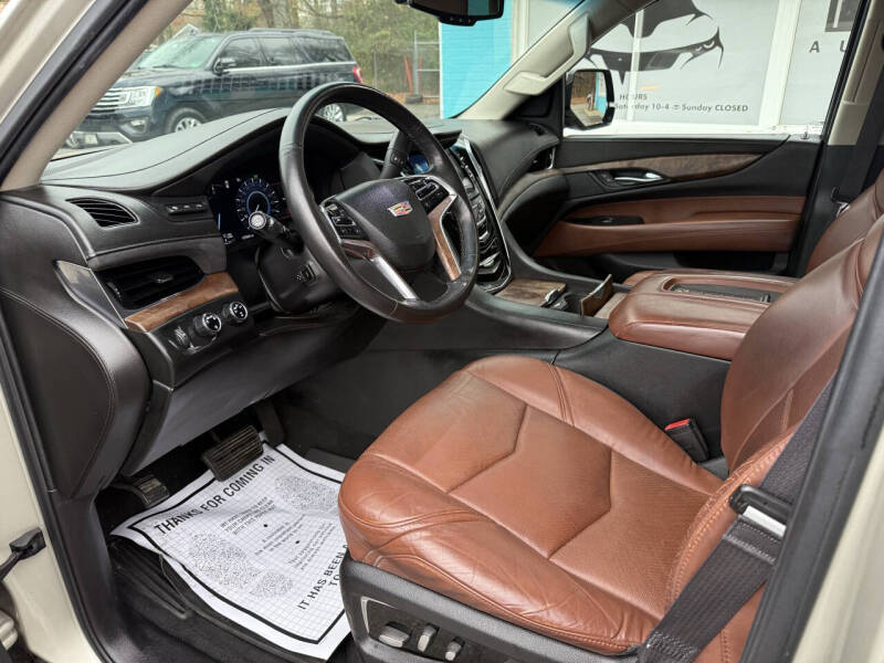 2016 Cadillac Escalade Luxury Collection