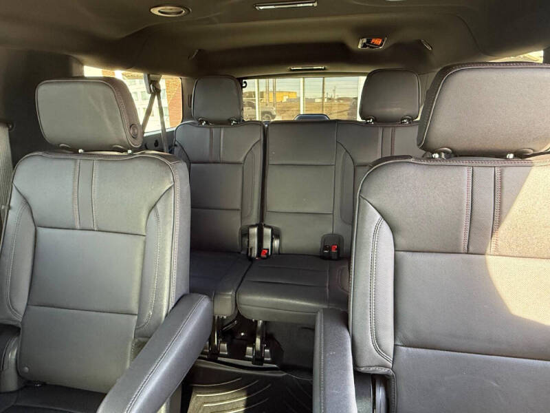 2023 Chevrolet Suburban RST