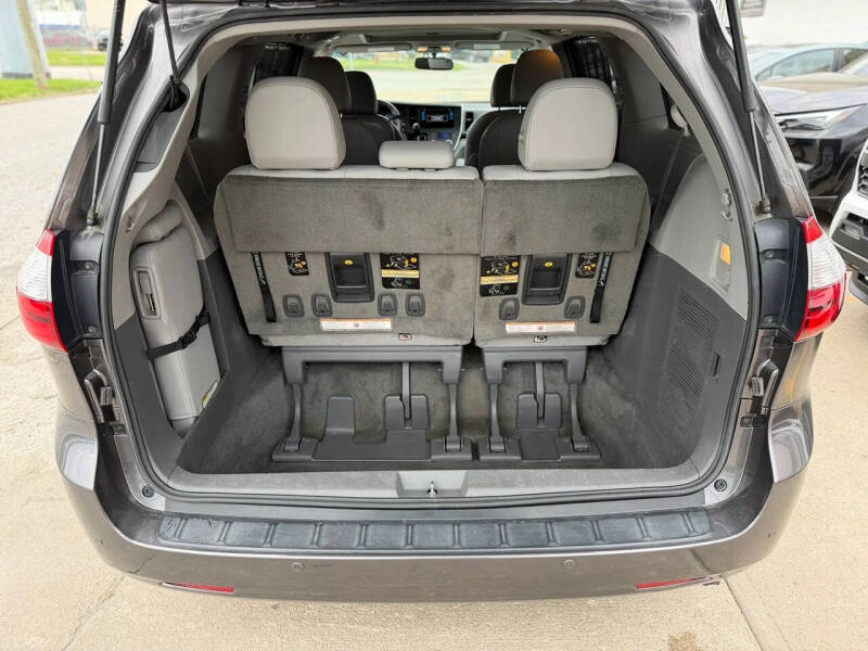 2017 Toyota Sienna XLE 8-Passenger