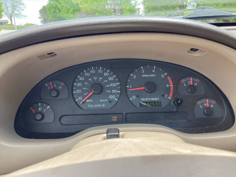 2004 Ford Mustang Deluxe