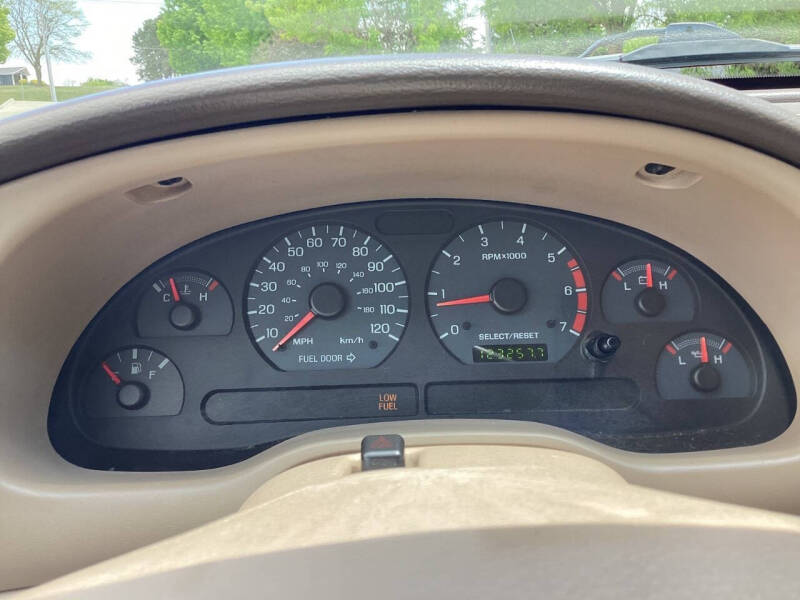 2004 Ford Mustang Deluxe