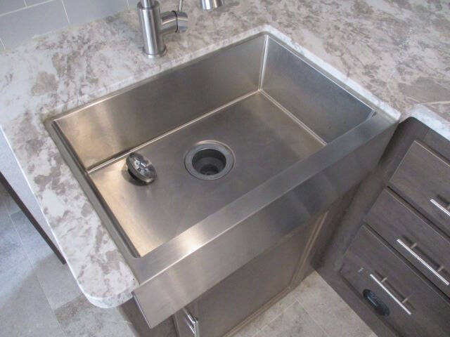 2020 SOLD  Coleman LIGHT SERIES 2835BH