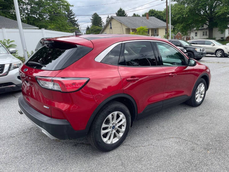 2020 Ford Escape SE