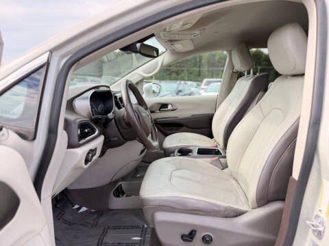 2017 Chrysler Pacifica Touring-L Plus