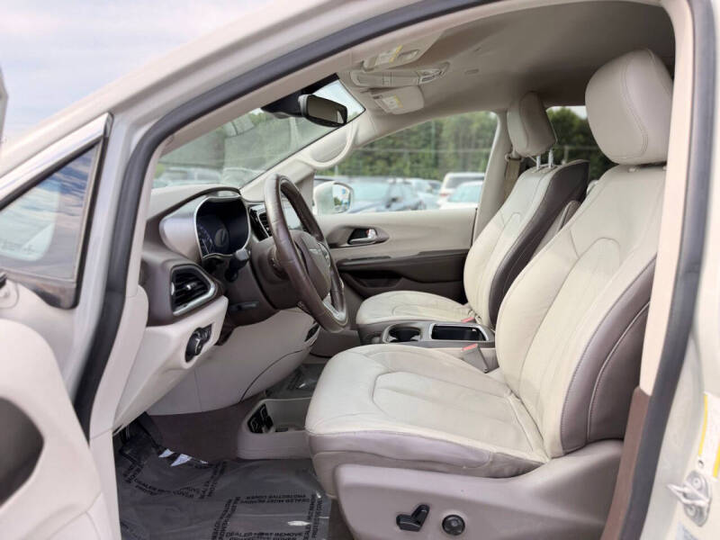 2017 Chrysler Pacifica Touring-L Plus