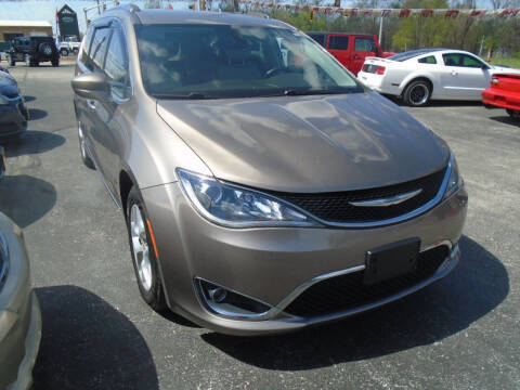 2017 Chrysler Pacifica for sale at River City Auto Sales in Cottage Hills IL