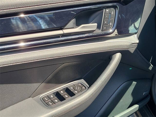 2025 Porsche Panamera 4