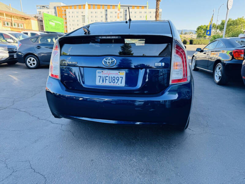 Image of 2014 Toyota Prius Three