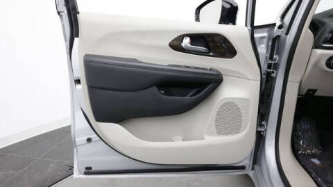 2023 Chrysler Pacifica Plug-In Hybrid Limited