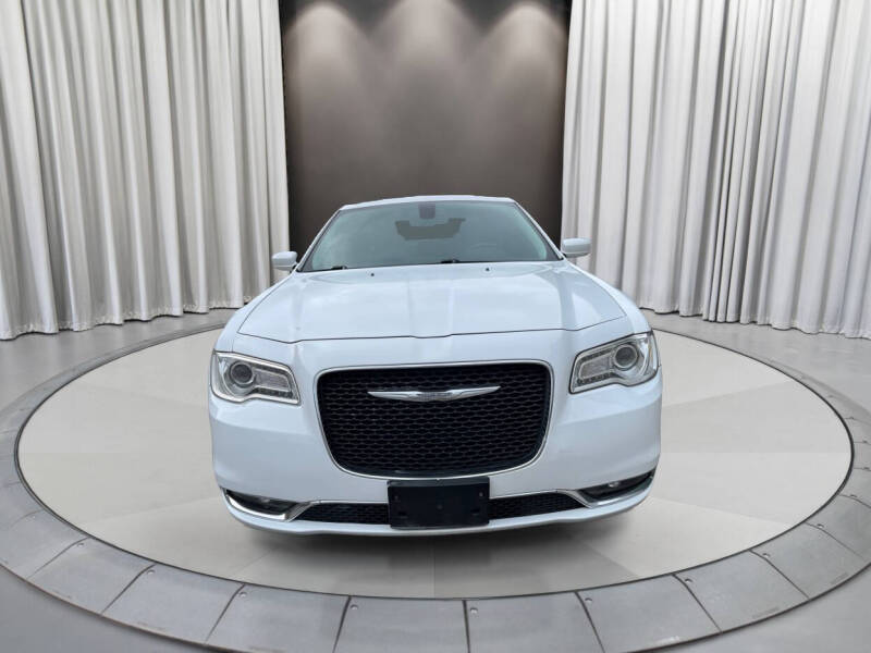 2016 Chrysler 300 Anniversary Package photo 7