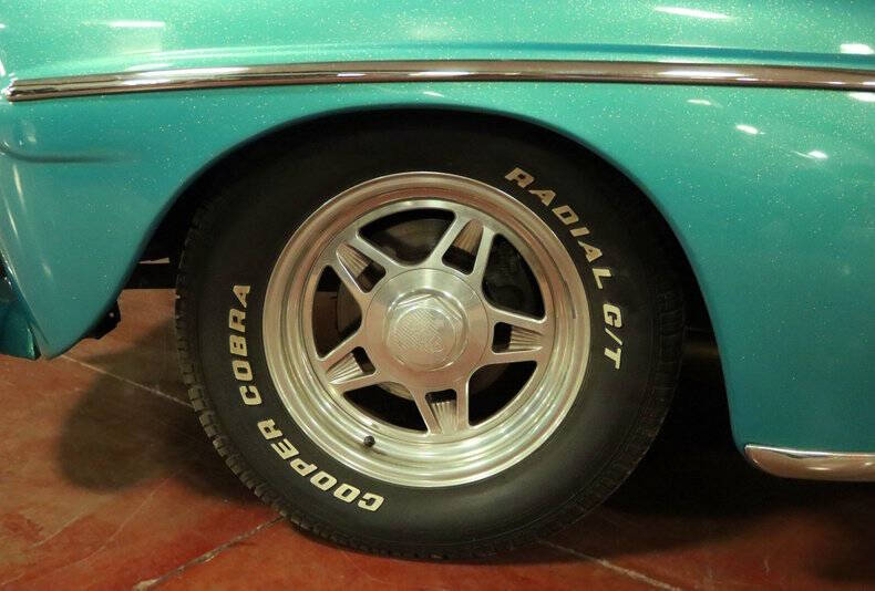 1948 Ford Super Deluxe