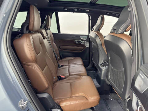 2023 Volvo XC90 Recharge T8 Ultimate Dark Theme