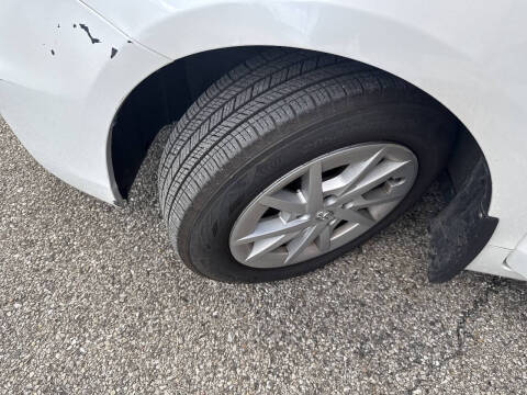 2014 Toyota Prius v Two