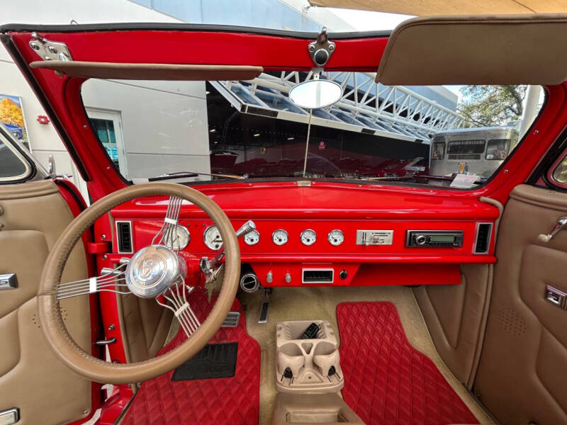 1947 Ford Super Deluxe