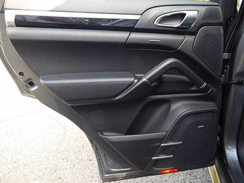 2014 Porsche Cayenne GTS