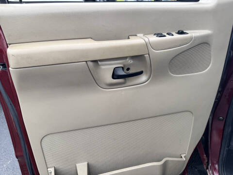 2004 Ford E-Series E-350 SD XLT