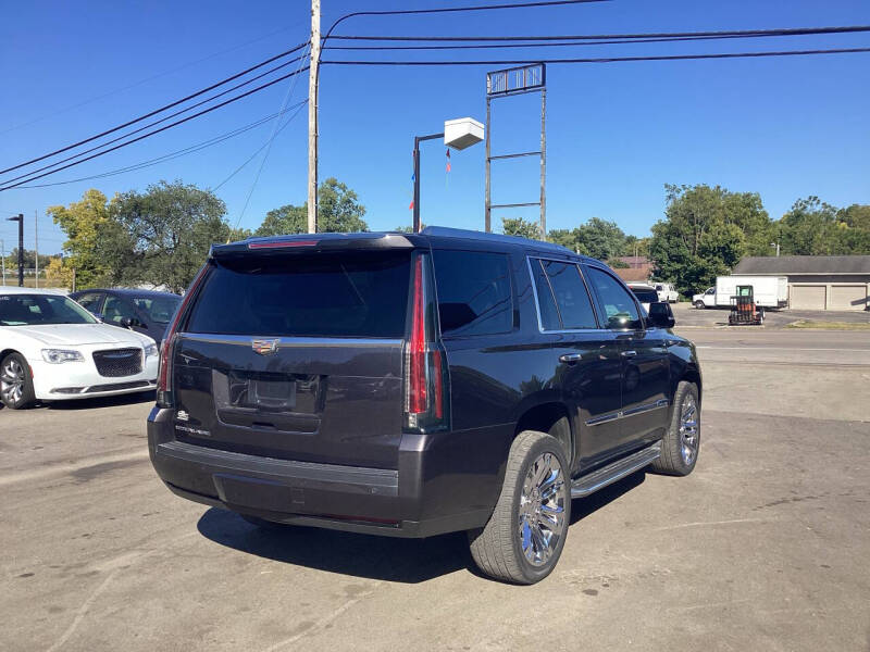2016 Cadillac Escalade Luxury Collection