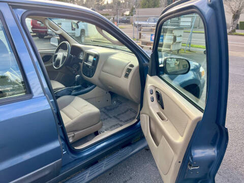 2005 Ford Escape XLS