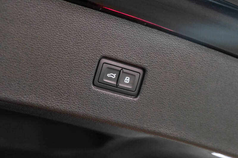 2020 Audi Q8 quattro Prestige 55 TFSI