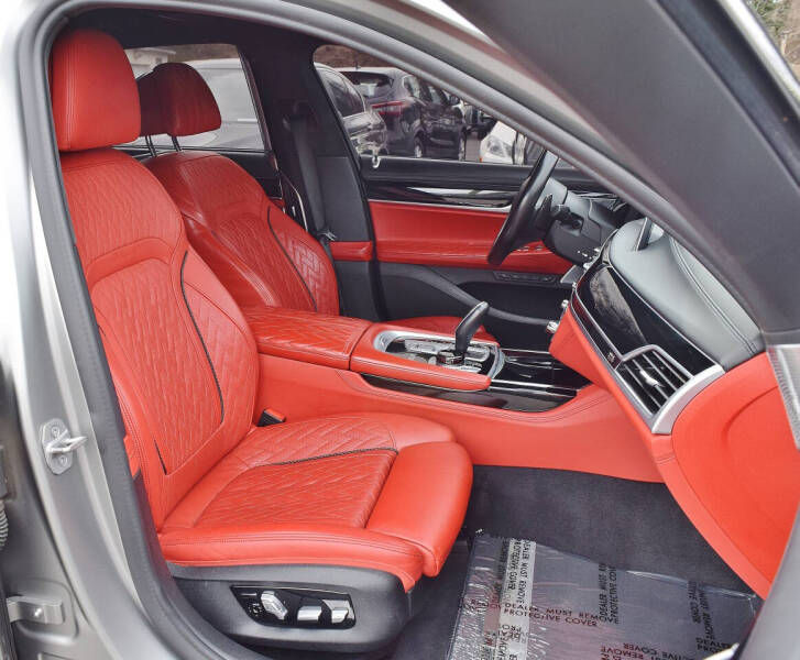 2022 BMW 7 Series M760i xDrive