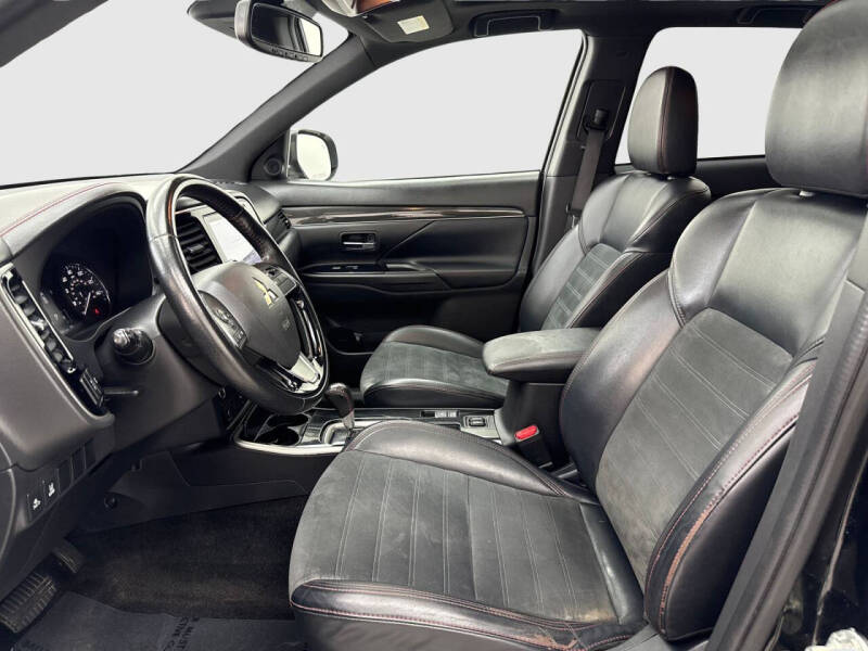 2020 Mitsubishi Outlander LE