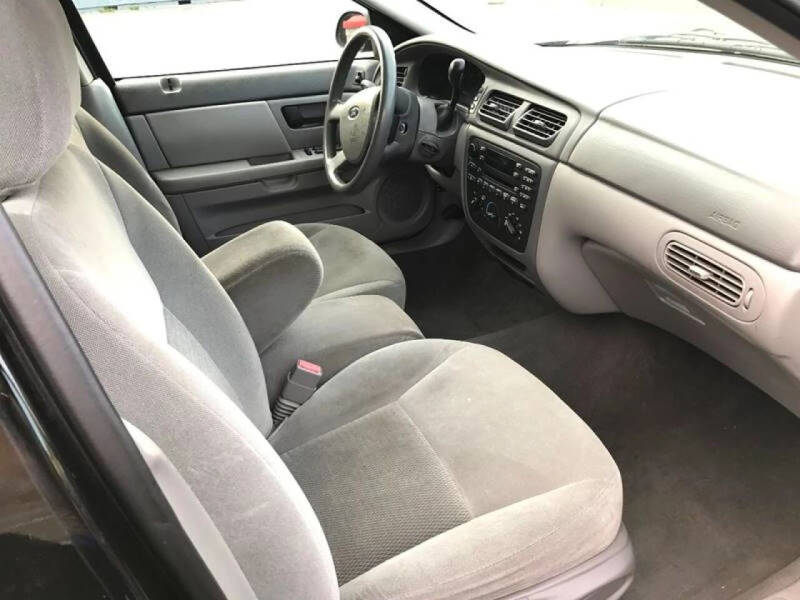2006 Ford Taurus SE