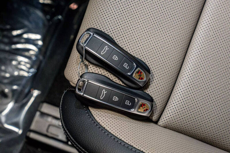 2025 Porsche 911 Carrera