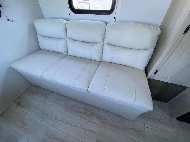 2024 Prime Time RV Avenger