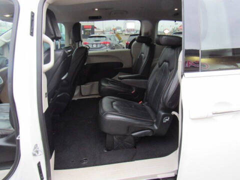 2017 Chrysler Pacifica Touring-L Plus