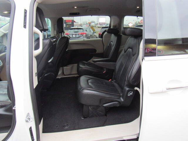 2017 Chrysler Pacifica Touring-L Plus