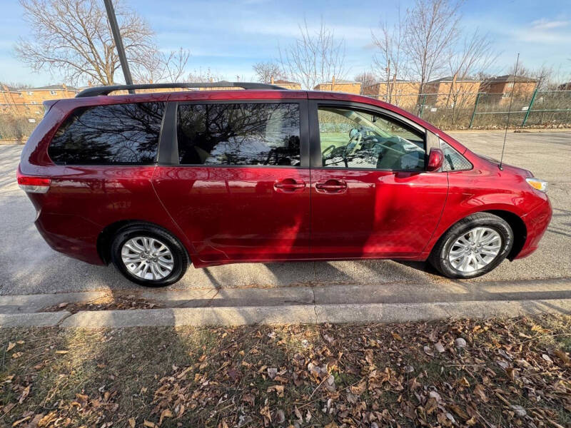 2014 Toyota Sienna XLE photo 5