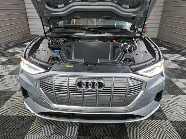 2022 Audi e-tron quattro Premium Plus