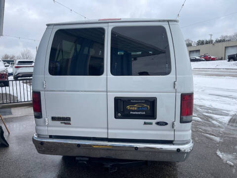 2011 Ford E-Series E-350 SD XLT