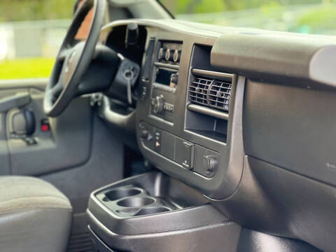 2017 GMC Savana 2500