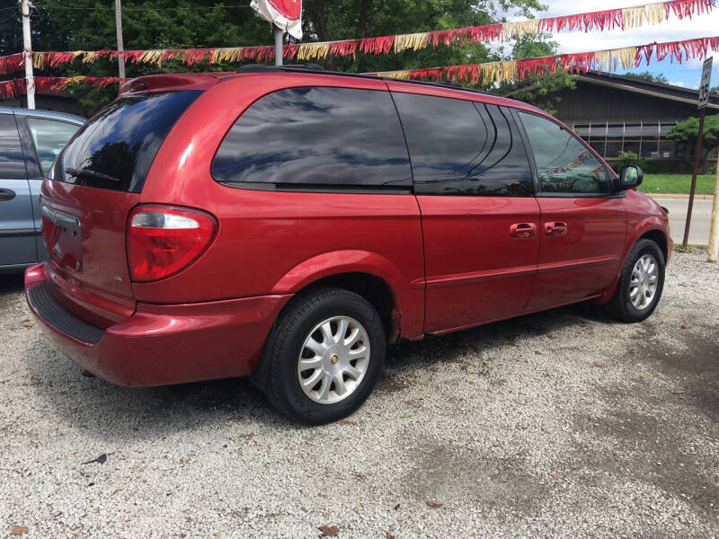 2002 Chrysler Town and Country for sale at Antique Motors in Plymouth IN