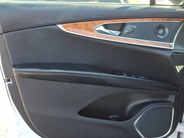 2019 Lincoln Nautilus Select