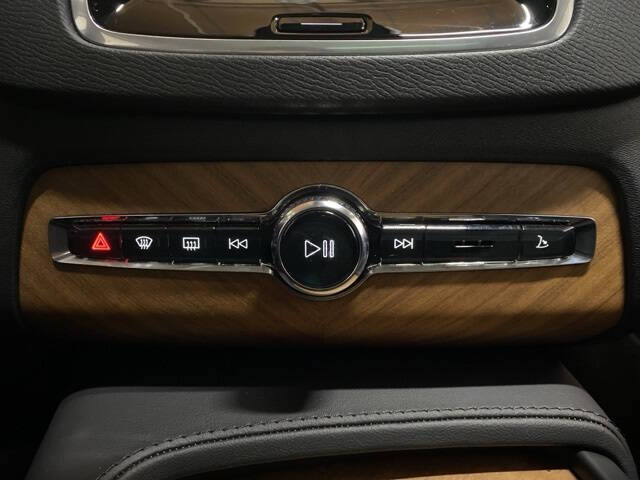 2025 Volvo XC90 B6 Plus Bright Theme 7P