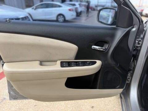 2013 Chrysler 200 LX