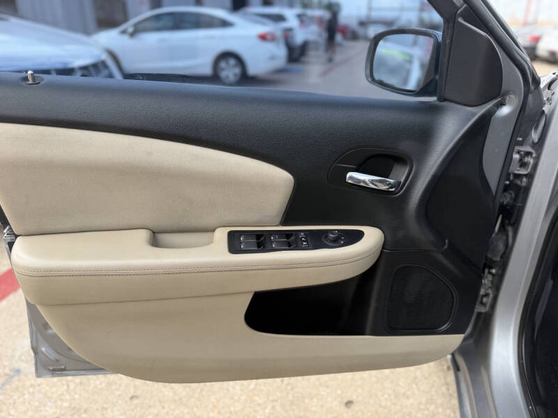 2013 Chrysler 200 LX
