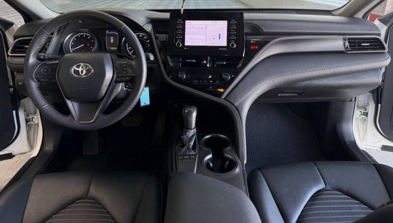 2023 Toyota Camry SE photo 16