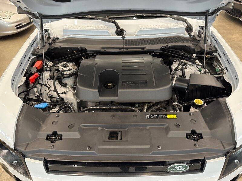 2023 Land Rover Defender 130 X-Dynamic SE