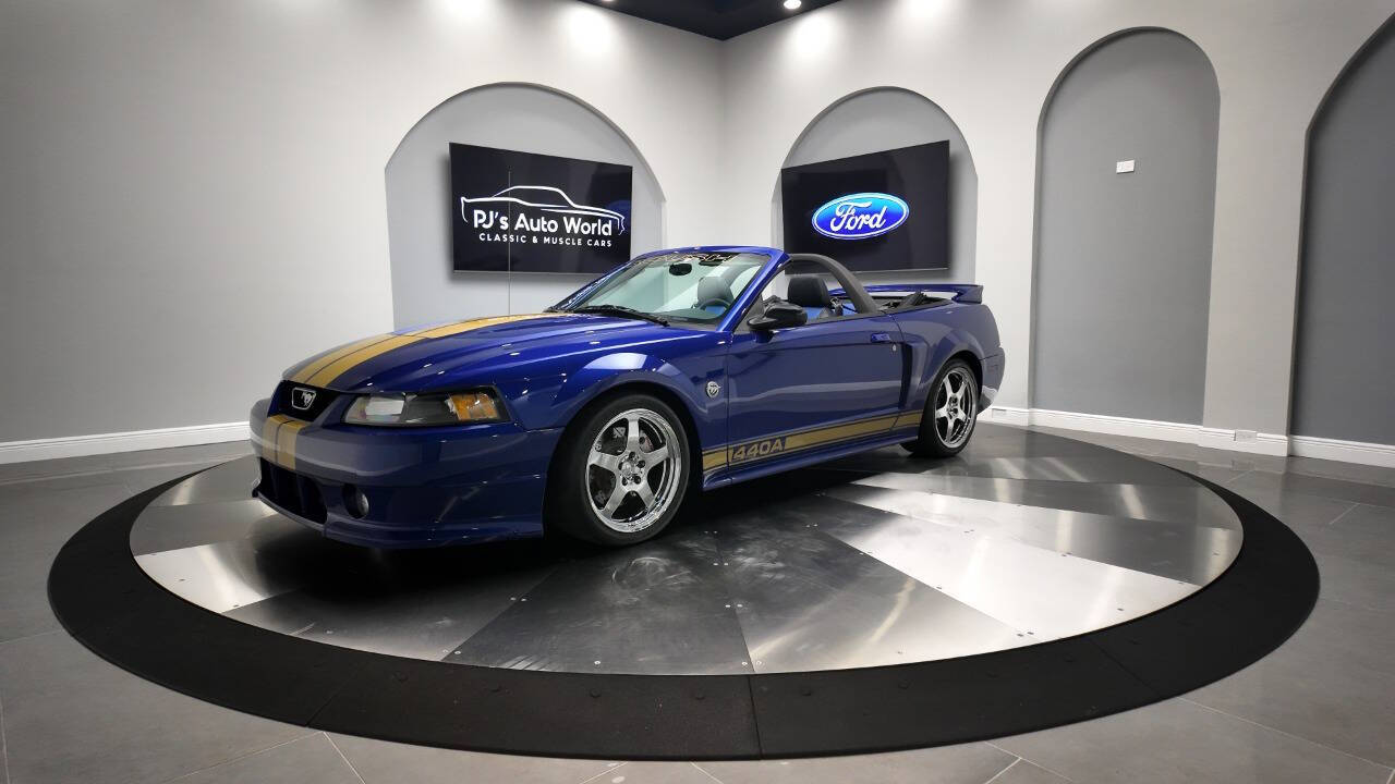 2004 Ford Mustang 1