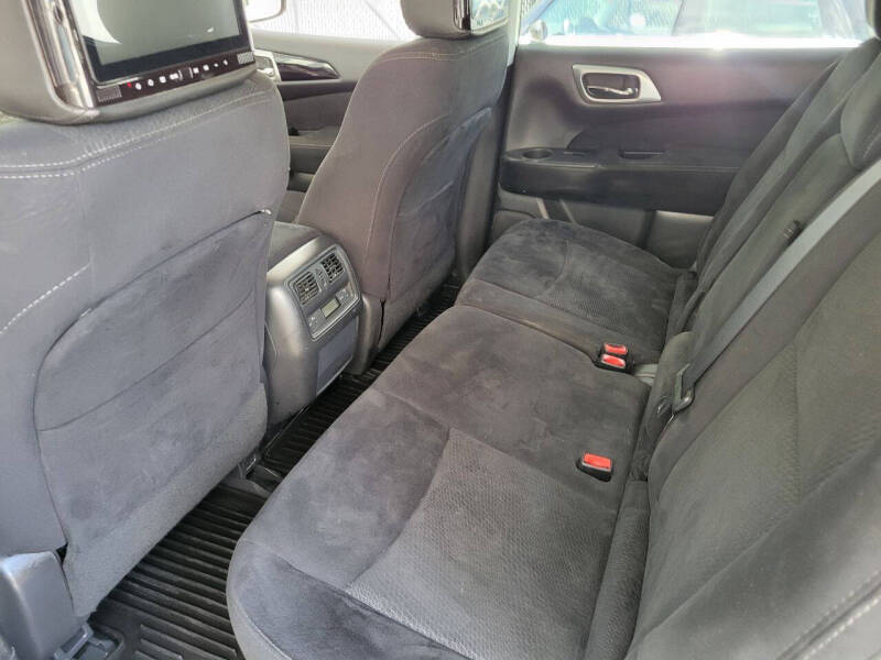 2016 Nissan Pathfinder SV