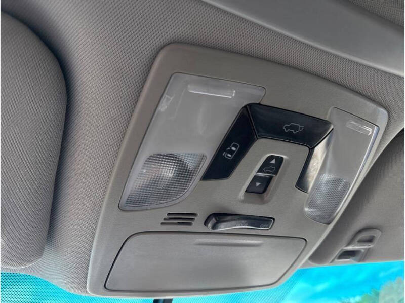 2017 Toyota Sienna SE Premium 8-Passenger