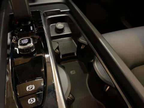 2025 Volvo XC60 B5 Core Dark Theme